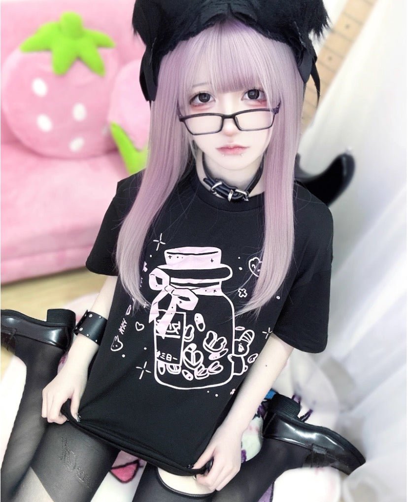 天使界隈 お薬瓶プリントの半袖Tシャツ - grimoire