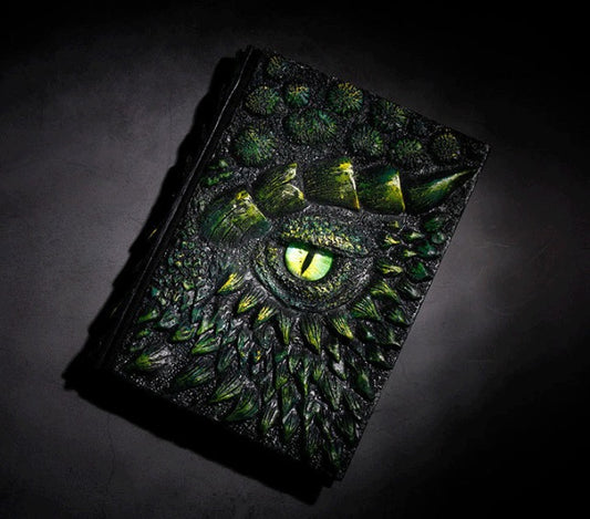 ドラゴンの目が入った不思議なデザインの日記帳ノート　ヴィンテージ風　神秘的で魔女の部屋や魔法使いの部屋にぴったりのアイテムです