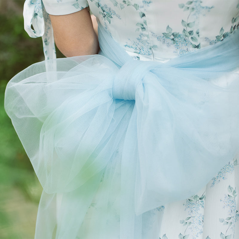 フレンチレトロなパフスリーブワンピース サムシングブルーの小花プリントドレス