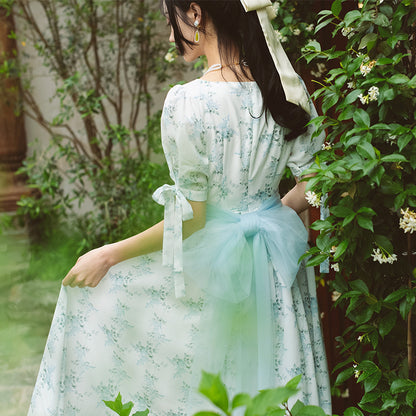 フレンチレトロなパフスリーブワンピース サムシングブルーの小花プリントドレス