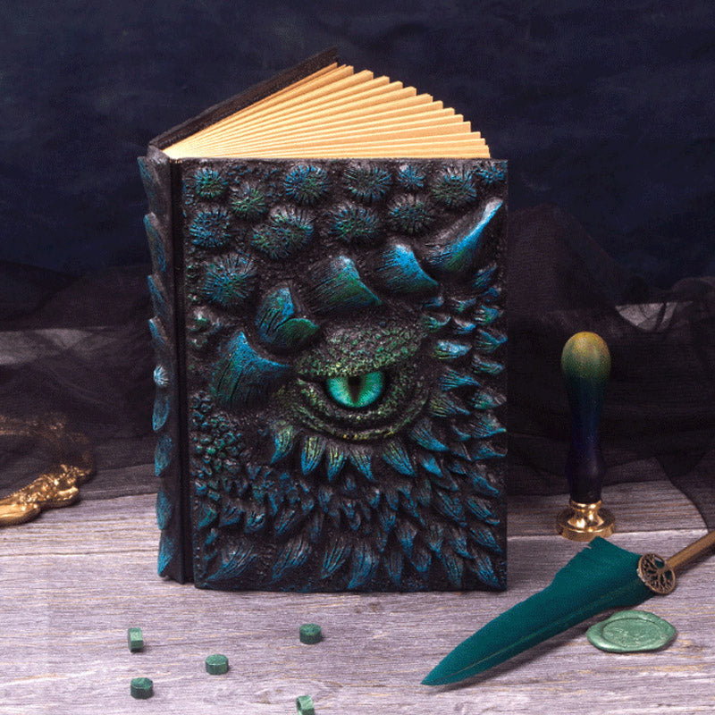 ドラゴンの目が入った不思議なデザインの日記帳ノート　ヴィンテージ風　神秘的で魔女の部屋や魔法使いの部屋にぴったりのアイテムです