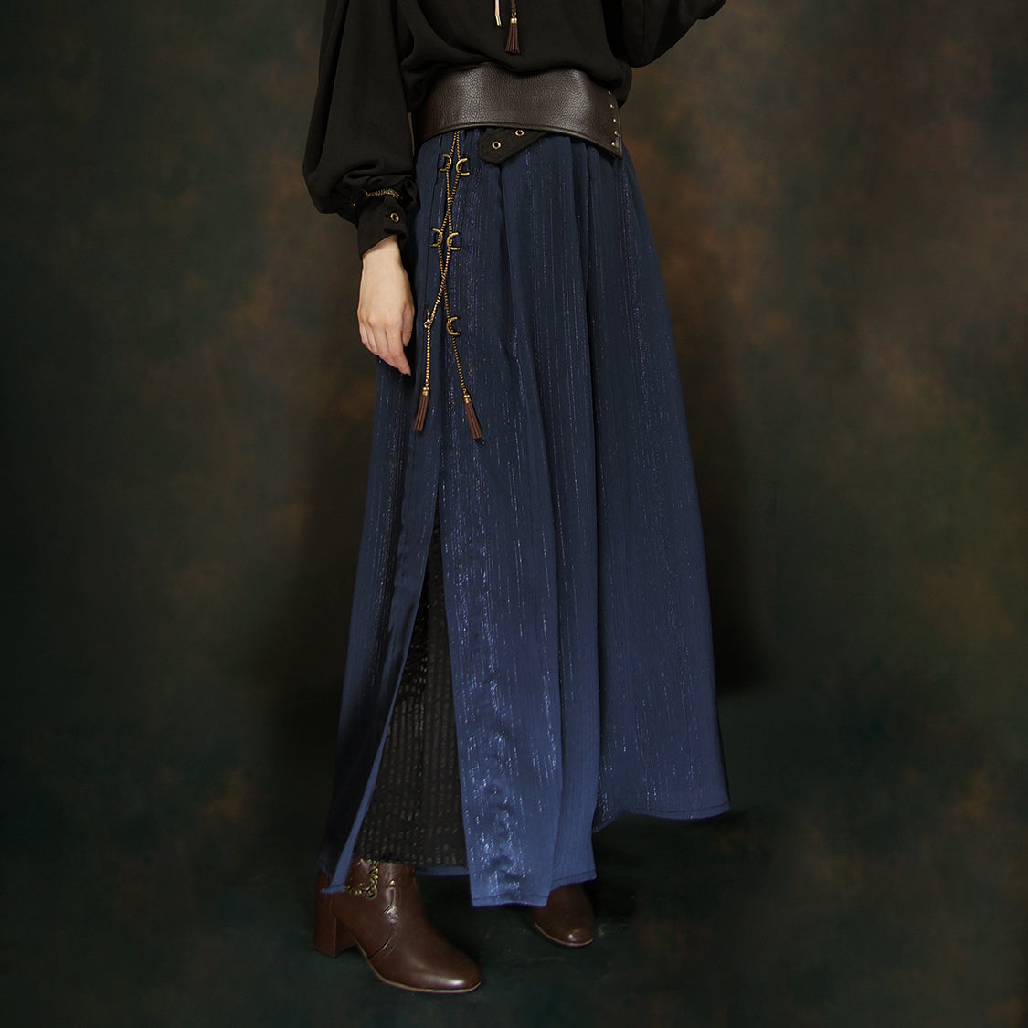 スチームパンクの服　ビクトリア時代のデザインイメージのワイドパンツ　真鍮風ボタンと編み上げタッセル